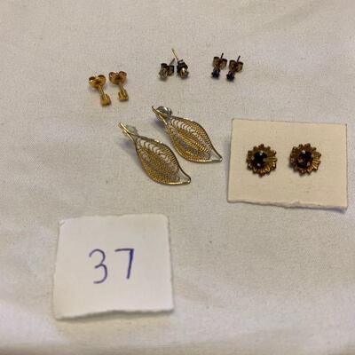 #37 Earrings 5 Pair Studs/Goldleaf