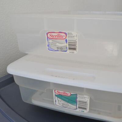 LOT 182  TWO RUBBERMAID TUBS AND 2 PLASTIC BINS