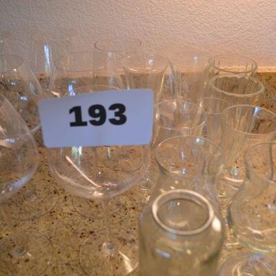 LOT 193 GLASS SET