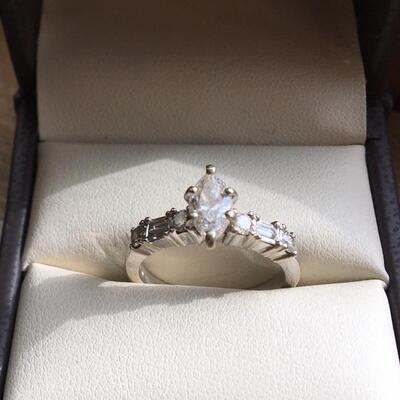 Vintage 1 carat Marquis Diamond Engagement Ring 18k White Gold Size 7. LOT A17