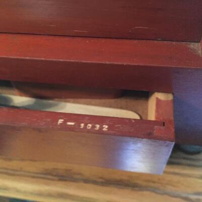 Antique Scientific Pharmacy Scale Complete with weights. LOT A11