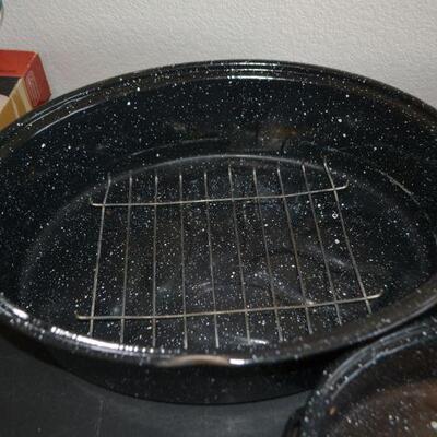 LOT 194    THREE METAL ROASTER PANS WITH LIDS