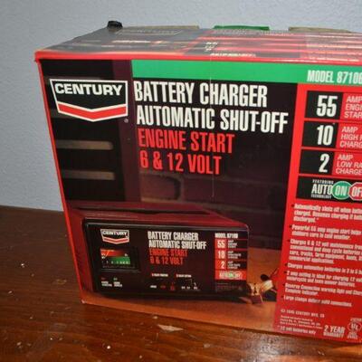 LOT 220 BATTERY CHARGER