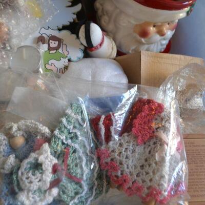 LOT 246 HOLIDAY ITEMS