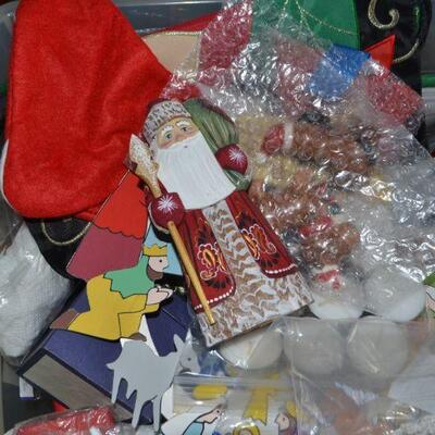 LOT 246 HOLIDAY ITEMS