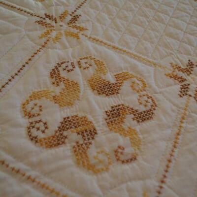 LOT 306 HOME MADE QUILT