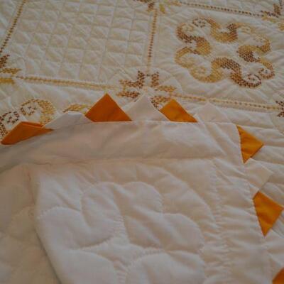 LOT 306 HOME MADE QUILT