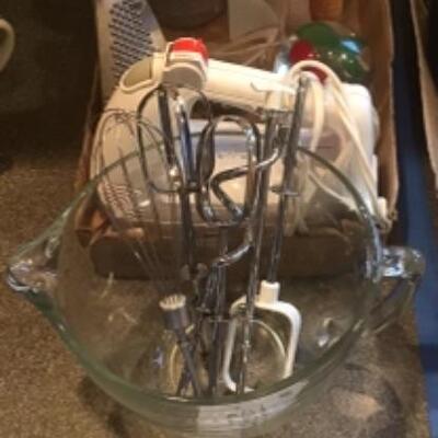 B - 273 Sunbeam Electric Hand Mixer & Kitchen Measuring Tools