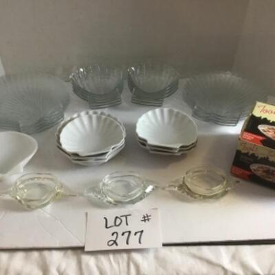 B - 277  Crab & Sea Shell Glass And Ceramic Lot