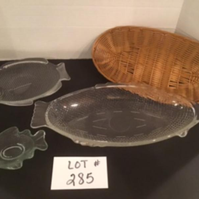 B - 285 Large Glass Fish Shaped Serving Platter/ 2 Glass Fish Plates
