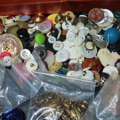 Box of vintage buttons 