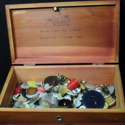 Box of vintage buttons 