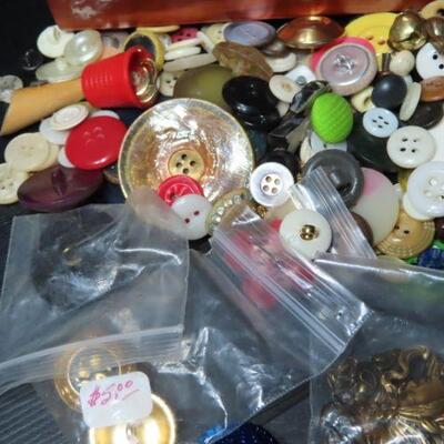 Box of vintage buttons 