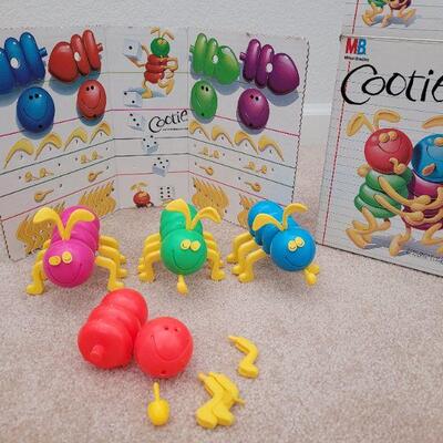 Lot 81: Vintage Candy Land and Cootie Game