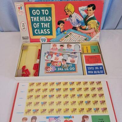 Lot 87: Vintage Go To The Head Of The Class Game