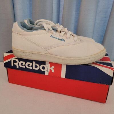Lot 101: Vintage Reebok Shoes size 9