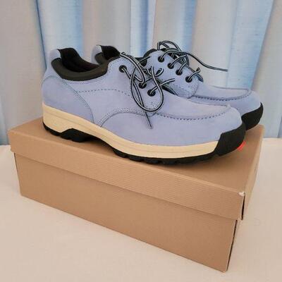 Lot 102: New Rockport Shoes size 9