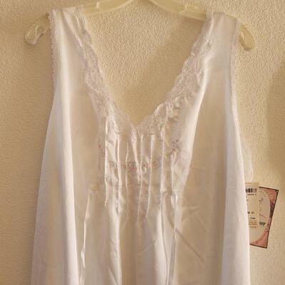 Lot 109: NEW Barbizon Night Gowns