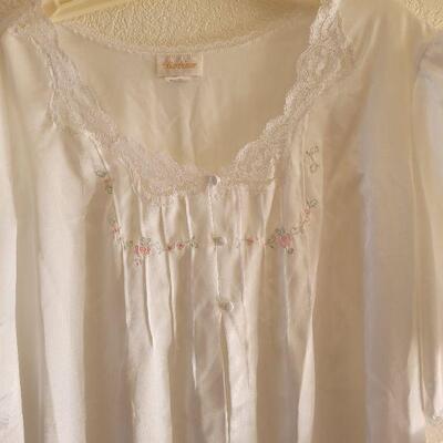 Lot 109: NEW Barbizon Night Gowns