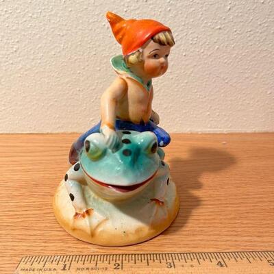 Pixie on bull frog occupied japan 