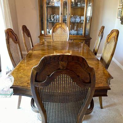 LOT 3 Hibriten Bernhardt Inc Burlwood Veneer Dining Room Table & Chairs AS IS