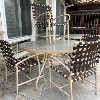 LOT 12. VINTAGE BROWN JORDAN ROUND OUTDOOR GLASS TOP TABLE & 4 WEBBED CHAIRS