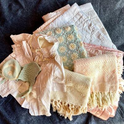 LOT 211  GROUP OF ANTIQUE BABY CLOTHES & BLANKETS 