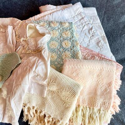 LOT 211  GROUP OF ANTIQUE BABY CLOTHES & BLANKETS 