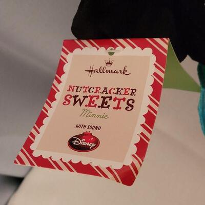 Lot 148: New Disney Princess Gift Pack and Nutcracker SweetsMinnie Mouse 