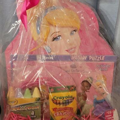 Lot 148: New Disney Princess Gift Pack and Nutcracker SweetsMinnie Mouse 