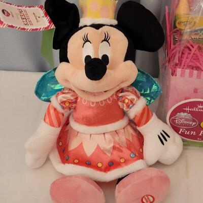 Lot 148: New Disney Princess Gift Pack and Nutcracker SweetsMinnie Mouse 
