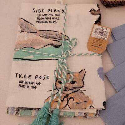 Lot 149: New & Vintage Table Lines, Kitchen Towels and Kitty Napkin Rings