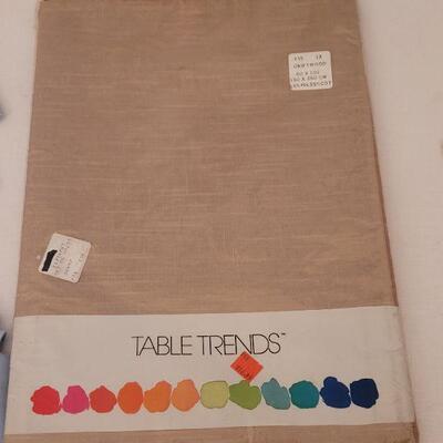 Lot 149: New & Vintage Table Lines, Kitchen Towels and Kitty Napkin Rings