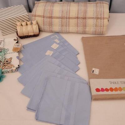 Lot 149: New & Vintage Table Lines, Kitchen Towels and Kitty Napkin Rings