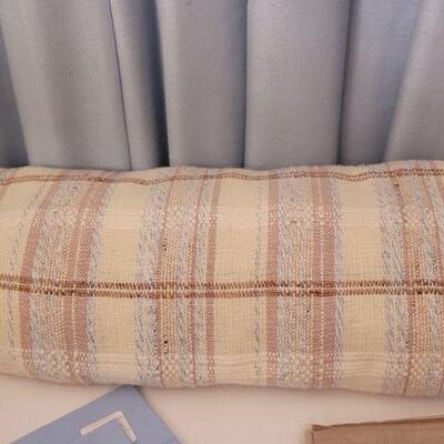 Lot 149: New & Vintage Table Lines, Kitchen Towels and Kitty Napkin Rings