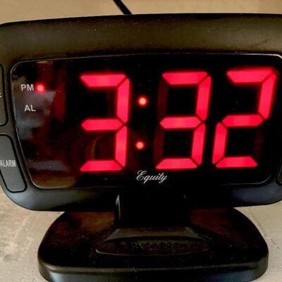 LOT 236  DIGITAL CLOCK LARGE NUMBERS  