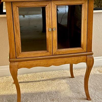 LOT 239  SMALL WOODEN CABINET WITH GLASS DOORS 