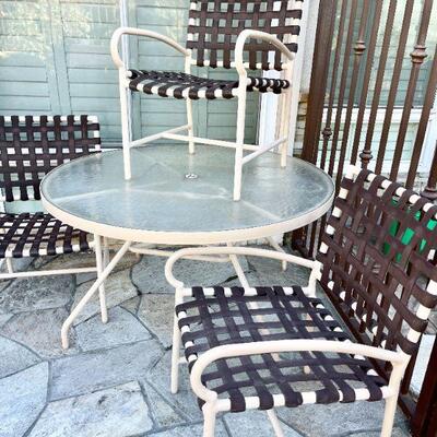 LOT 243  VINTAGE BROWN JORDAN PATIO SET GLASS TOP WEBBED CHAIRS