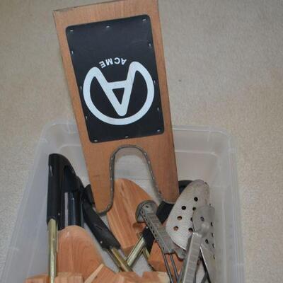 LOT 324 SHOE STRETCHER AND BOOT REMOVER
