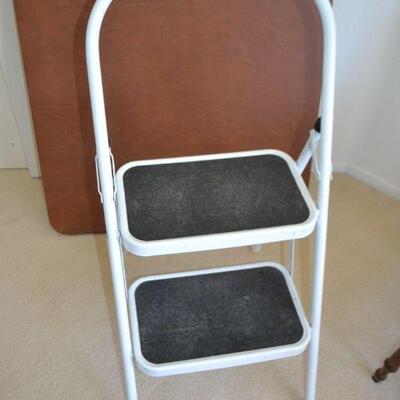 LOT 354  STEP STOOL AND SAMPSONITE FOLDING TABLE
