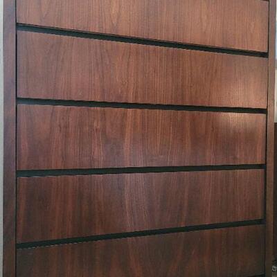 Lot 155: Vintage LANE Walnut Mid Century Modern 5-Drawer Dresser  