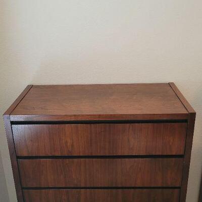 Lot 155: Vintage LANE Walnut Mid Century Modern 5-Drawer Dresser  