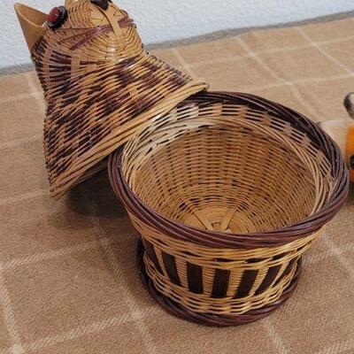 Lot 163: Vintage Cat Themed Collectibles (Bobble Head and Basket)