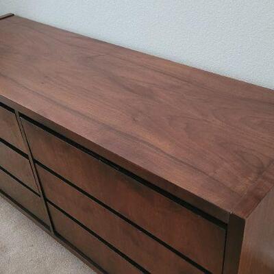 Lot 167: Vintage LANE Walnut Mid Century Modern 6-Drawer Dresser  