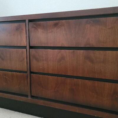 Lot 167: Vintage LANE Walnut Mid Century Modern 6-Drawer Dresser  
