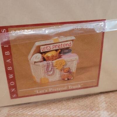Lot 175: (3) Vintage New Dept. 56 SNOWBABIES Collectibles 
