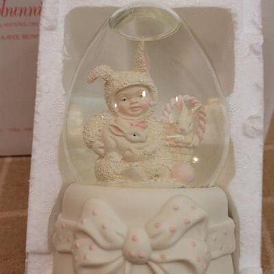 Lot 180: (2) Vintage New Dept. 56 SNOWBABIES Waterglobe Musical Collectibles 