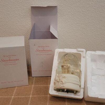 Lot 181: (2) Vintage New Dept. 56 SNOWBABIES Waterglobe Musical Collectibles 