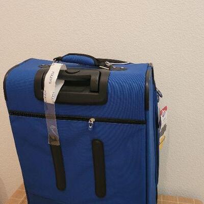Lot 183: New iLite 25" Upright Expandable Luggage
