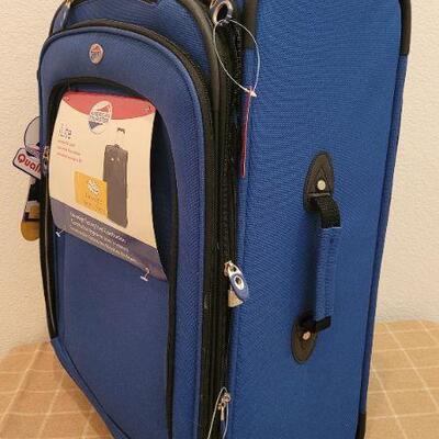 Lot 183: New iLite 25" Upright Expandable Luggage